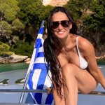 Demi Moore: Τέλειο Color Blocking Στις Διακοπές Στην Ελλάδα