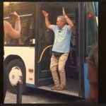 Ρόδος: Οδηγός χόρεψε τσιφτετέλι μέσα στο λεωφορείο του και έγινε viral!