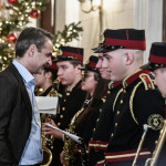 Κυριάκος Μητσοτάκης: Ευχές για Χριστούγεννα αλλά και προτάσεις για βιβλία