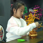 Κίνα: Κοριτσάκι Φτιάχνει Εντυπωσιακά Έργα Από Σύρμα