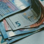 Ενίσχυση ως 300 ευρώ σε συνταξιούχους, αποπληρωμή εφορίας σε 8 δόσεις