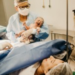 Γιατρός Έβγαλε Το Κεφάλι Μωρού Στη Γέννα