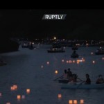 Eντυπωσιακά φανάρια επιπλέουν στη θάλασσα