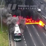 Λεωφορείο Στις Φλόγες - Επιβάτες Τρέχουν Έντρομοι