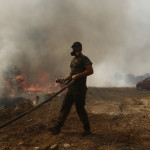 Φωτιά στην Πάρνηθα: Εκκενώνεται η Αμυγδαλέζα