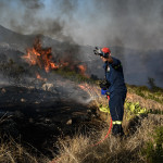 Φωτιά Τώρα Στην Ηλεία - Καίει Δάσος Στην Πεύκη
