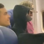Viral το κόλπο ταξιδιώτη σε πτήση για να μένει η διπλανή θέση κενή