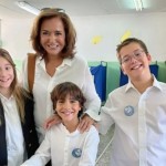Ντόρα Μπακογιάννη: Ψήφισε μαζί με τα εγγόνια της
