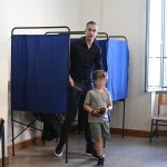 Kώστας Μπακογιάννης: Οικογενειακώς στην κάλπη για την ψήφο του β' γύρου