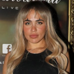 Κόνι Μεταξά: Η Εκκεντρική Τάση Στα Τζιν Που Επέλεξε