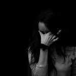 Κατηγορείται ότι την κρατούσε φυλακισμένη επί πέντε ημέρες και τη βίαζε