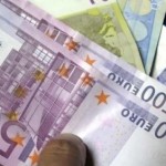 Aυξήσεις σε δημόσιο και συντάξεις - Τι αλλάζει για οικογένειες με παιδιά