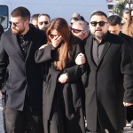 Κηδεία Χάρη Κωστόπουλου: Ράκος Η Γυναίκα Και Οι Δυο Γιοι Του