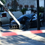 Τροχαίο στην Πανεπιστημίου: Αυτοκίνητο έπεσε πάνω σε φανάρι