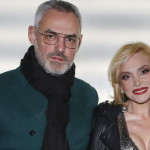 Συρίγος: Ποζάρει Με Τη Ζουγανέλη Και Τους Γονείς Της