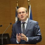 Κωστής Χατζηδάκης: Χειρουργείο Για Τον Υπουργό Οικονομικών