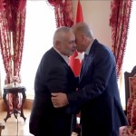 Ο Ερντογάν υποδέχτηκε με αγκαλιές και φιλιά τον ηγέτη της Χαμάς