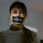 Ξυλοδαρμός Από Δημοσιογράφο: Την Είχε Ξαναχτυπήσει