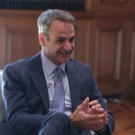 Μητσοτάκης: Χαλαρή Bόλτα Στα Χανιά Και Τσικουδιά