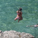 Ηράκλειο: Άγνωστος Πήρε Αγκαλιά 12χρονη Μέσα Στη Θάλασσα