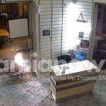 Λαμία: Απίστευτο Τροχαίο Με ΙΧ Που Μπήκε Σε Γραφείο Τελετών