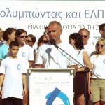 O Σταύρος Σμυρλής κολύμπησε για την «ΕΛΠΙΔΑ»