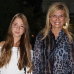 Η Ζήνα Κουτσελίνη μαζί με την κόρη της στο live της Φουρέιρα