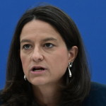Κεραμέως: Στα 950 Ευρώ Ο Κατώτατος Μισθός Μέχρι Το 2027