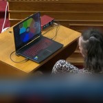 Τετραπληγικό Κορίτσι Παίζει Μουσική Με Τα Μάτια