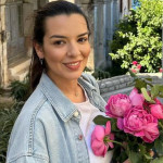 Ράλλη: Η Πινελιά Της Κόρης Της Στο Χριστουγεννιάτικο Δέντρο