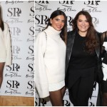 Τσιμτσιλή: Stylish εμφάνιση με πουλόβερ, φούστα με παγιέτες & πέδιλα Chanel