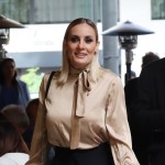 Ελεονώρα Μελέτη: Με office look και chic YSL τσάντα