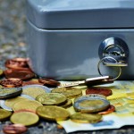 Ο χάρτης πληρωμών από ΕΦΚΑ & ΔΥΠΑ: Πότε καταβάλλονται συντάξεις, επιδόματα