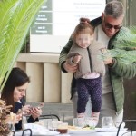 Γιούρκας Σεϊταρίδης: Για brunch στο κέντρο με τη σύζυγο και την κόρη τους