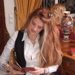 Κηφισιά: Βρέθηκαν Νεκρές Γνωστή Εικαστικός Και Η Κόρη Της