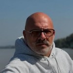 Νικος Μουτσινάς