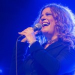 Η Τσαλιγοπούλου Τραγουδά Για Το Πέραμα Και Τη Γυναίκα