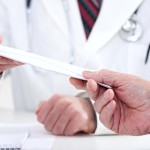 Καταγγελία: Γιατρός Ζήτησε Φακελάκι Για Αναλώσιμα Βιοψίας