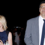 Μπαλατσινού - Κικίλιας: Στη Σύρο Με Τον Γιο Τους