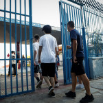 Εκπαιδευτικός Βάζει Μαθητές Να Ζητούν Συγγνώμη Γονατιστοί