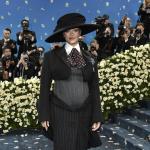 Rihanna: Έγκυος για 3η φορά - Στο MET Gala με φουσκωμένη κοιλίτσα!