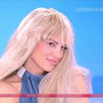 Με ξανθιά περούκα η Τσιμτσιλή - «Ζηλέψαμε από την αλλαγή της Δανάης Μπάρκα»