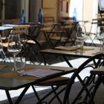 «Mystreet»: Καταγγελίες Για Τραπεζοκαθίσματα