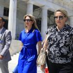 Η Μαρία Καρυστιανού Κατέθεσε 1,3 εκατ. Υπογραφές Στη Βουλή