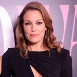 Βίκυ Καγιά: Ποζάρει Στο Κρεβάτι Με Μαύρα Εσώρουχα!