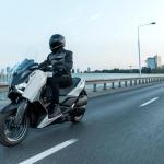 YAMAHA XMAX 300 Tech MAX: Η βαλίτσα κάνει την διαφορά