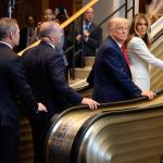 Bίντεο Με Τραμπ Και Μελάνια Στις Σταματημένες Κυλιόμενες ΟΗΕ