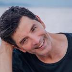 Σάκης Ρουβάς: Μαζεύει Σύκα Στον Κήπο Του Στον Νέο Βουτζά