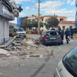 Λαύριο: Κατέρρευσε Μπαλκόνι Κτιρίου - Τραυματίστηκε Γυναίκα