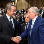 Συνάντηση Μητσοτάκη - Καραμανλή Σε Παρουσίαση Βιβλίου